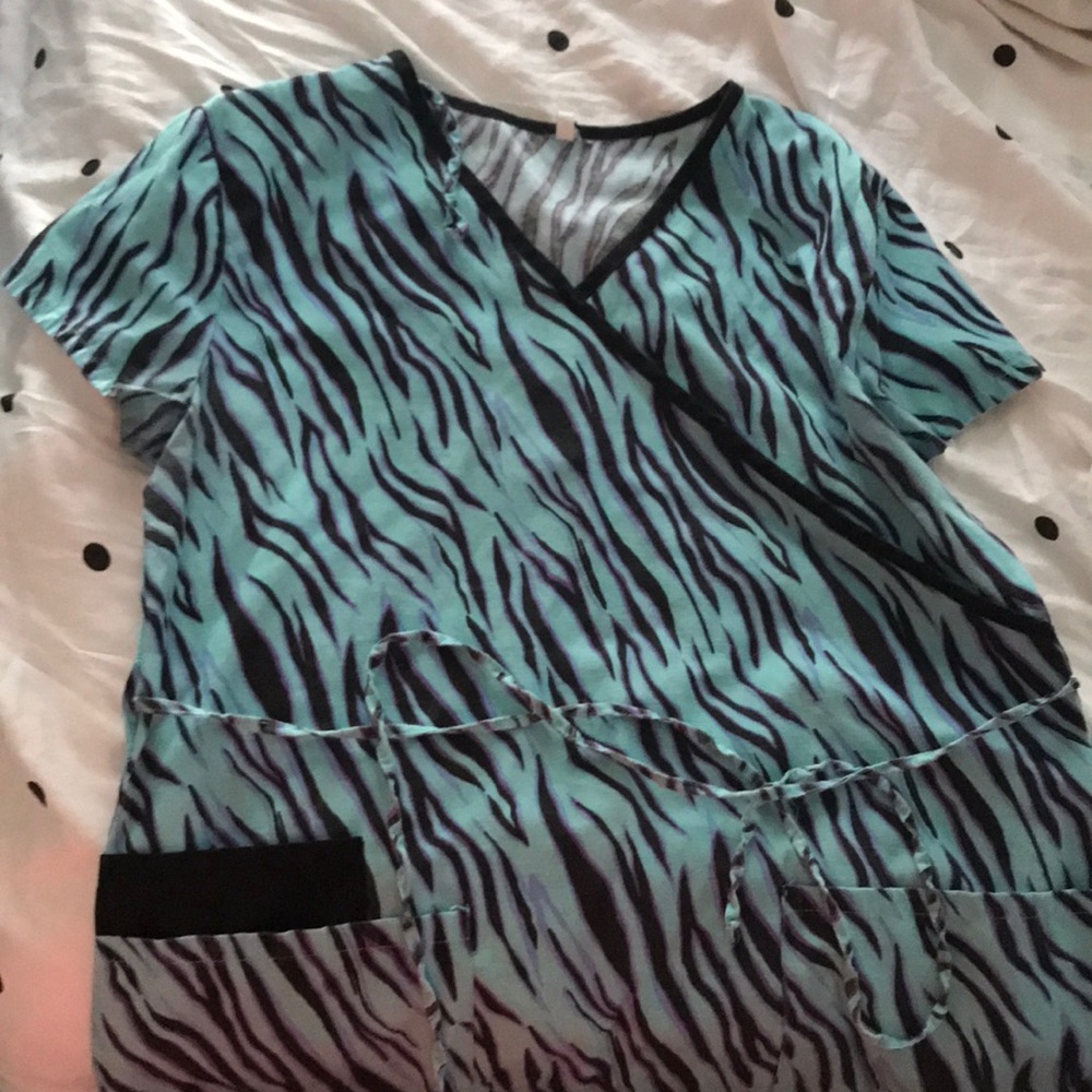 Scrub top